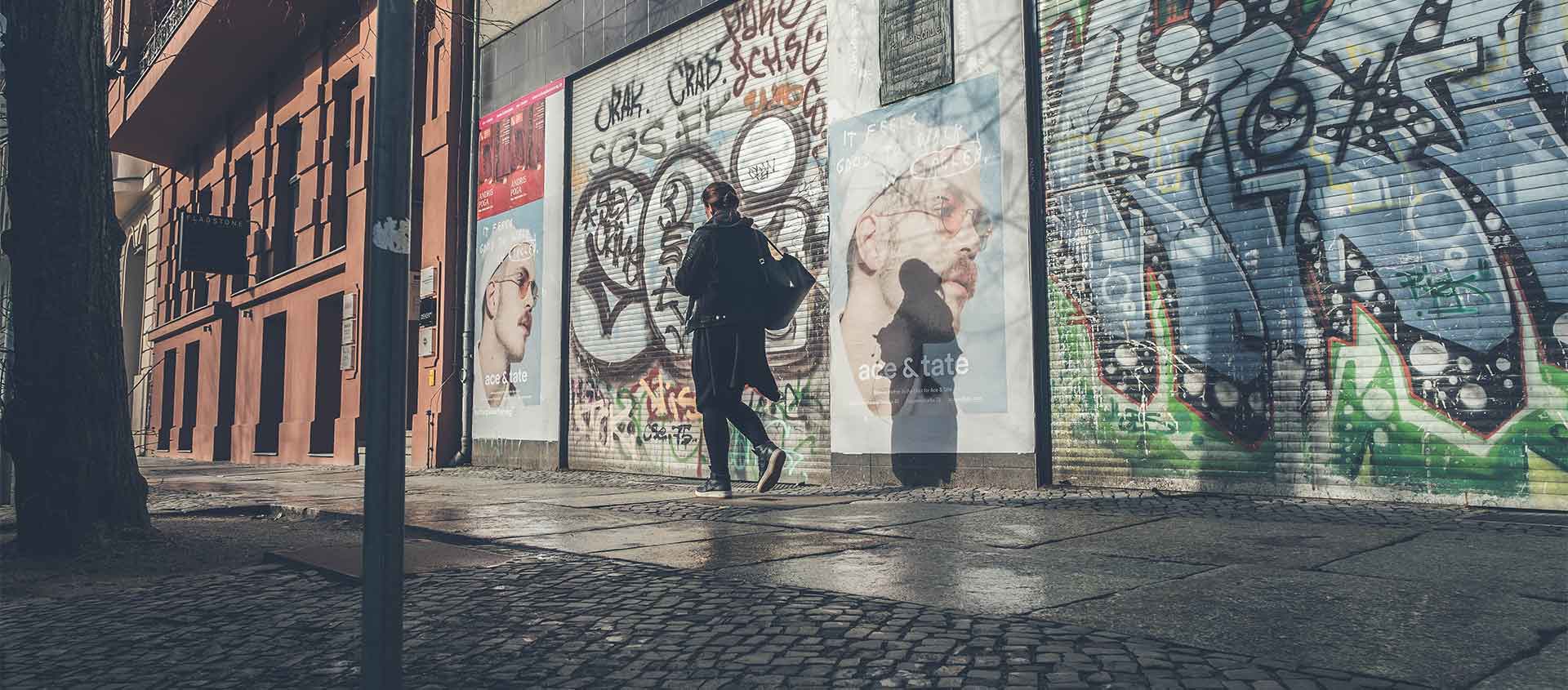 Wildplakatierung in Berlin - Foto 1